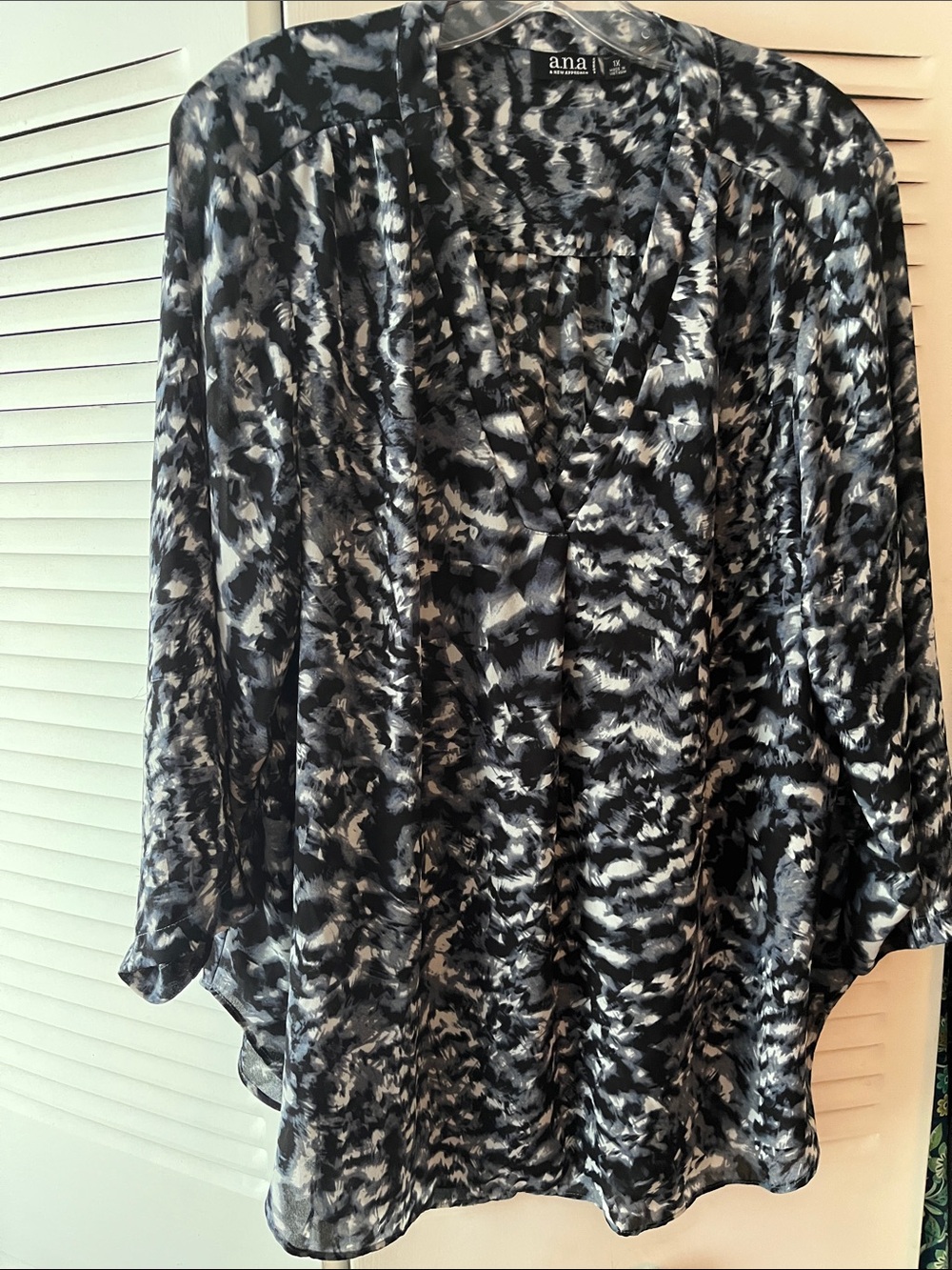 a.n.a XL Pullover Abstract Black/White/Gray Print Lightly Sheer Blouse